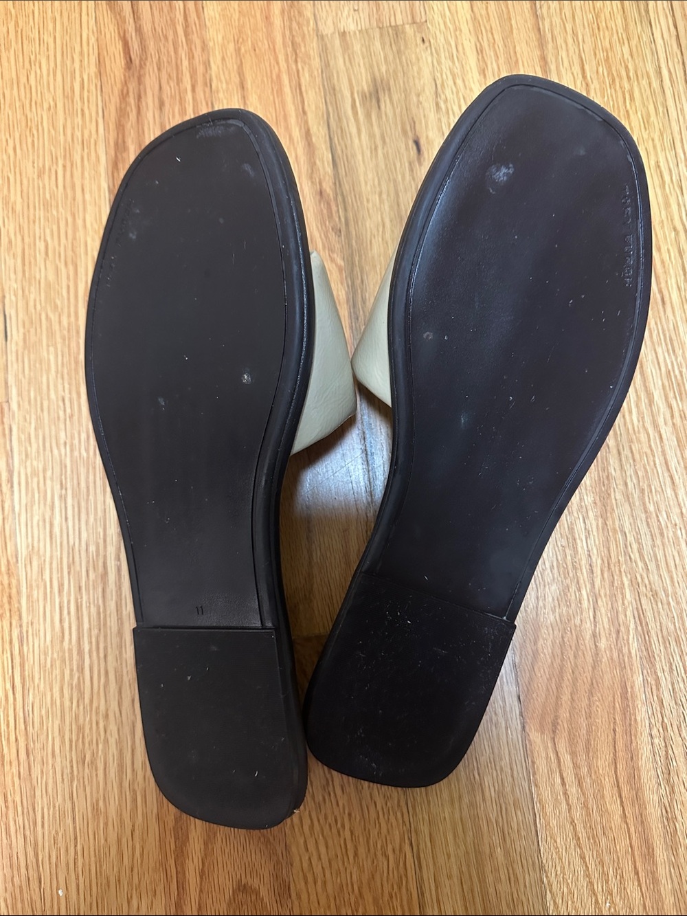 Tory Burch Cream Leather Logo Slide Sandals with Black Footbed - Picture 2 of 3